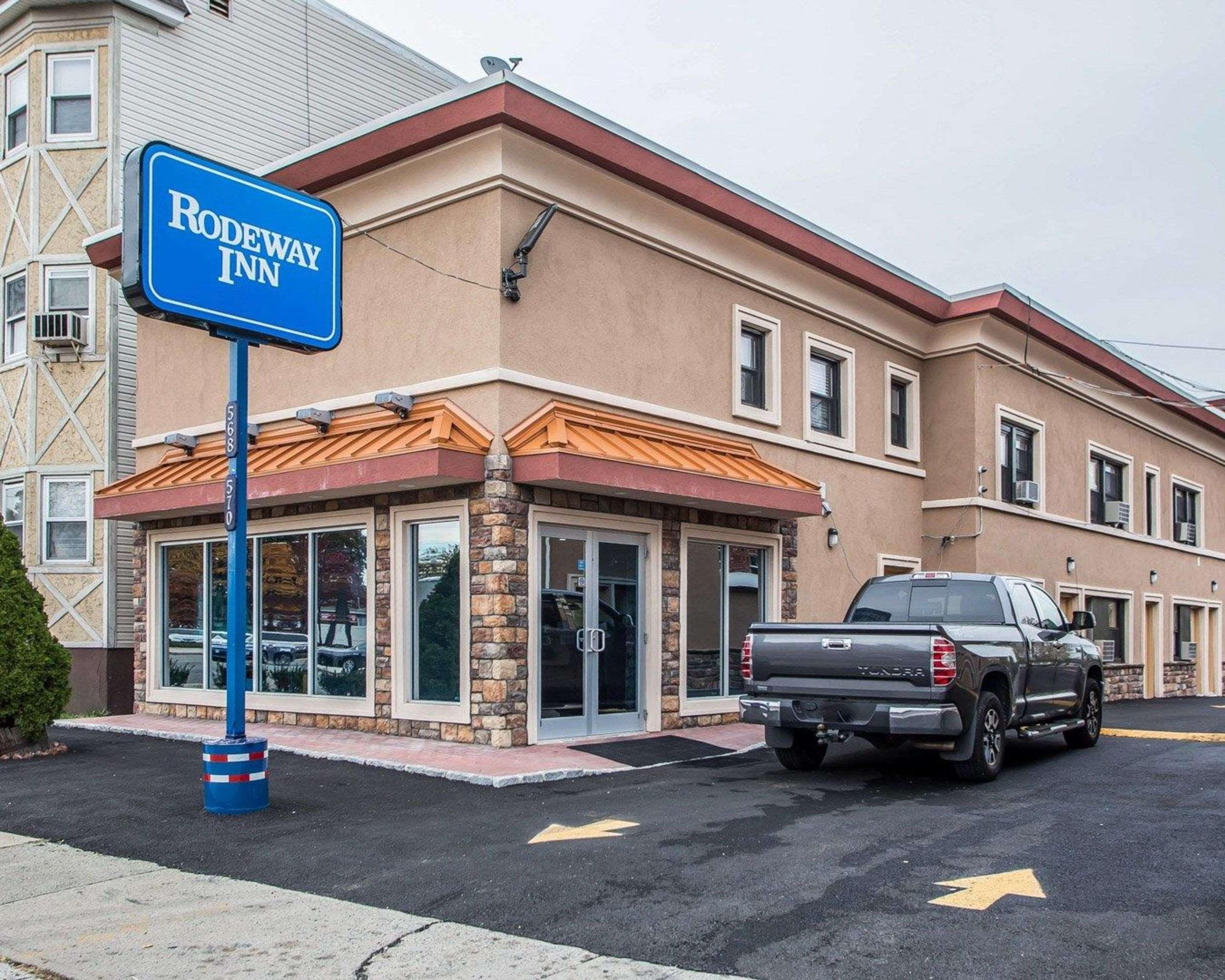 Rodeway Inn Belleville Exterior foto